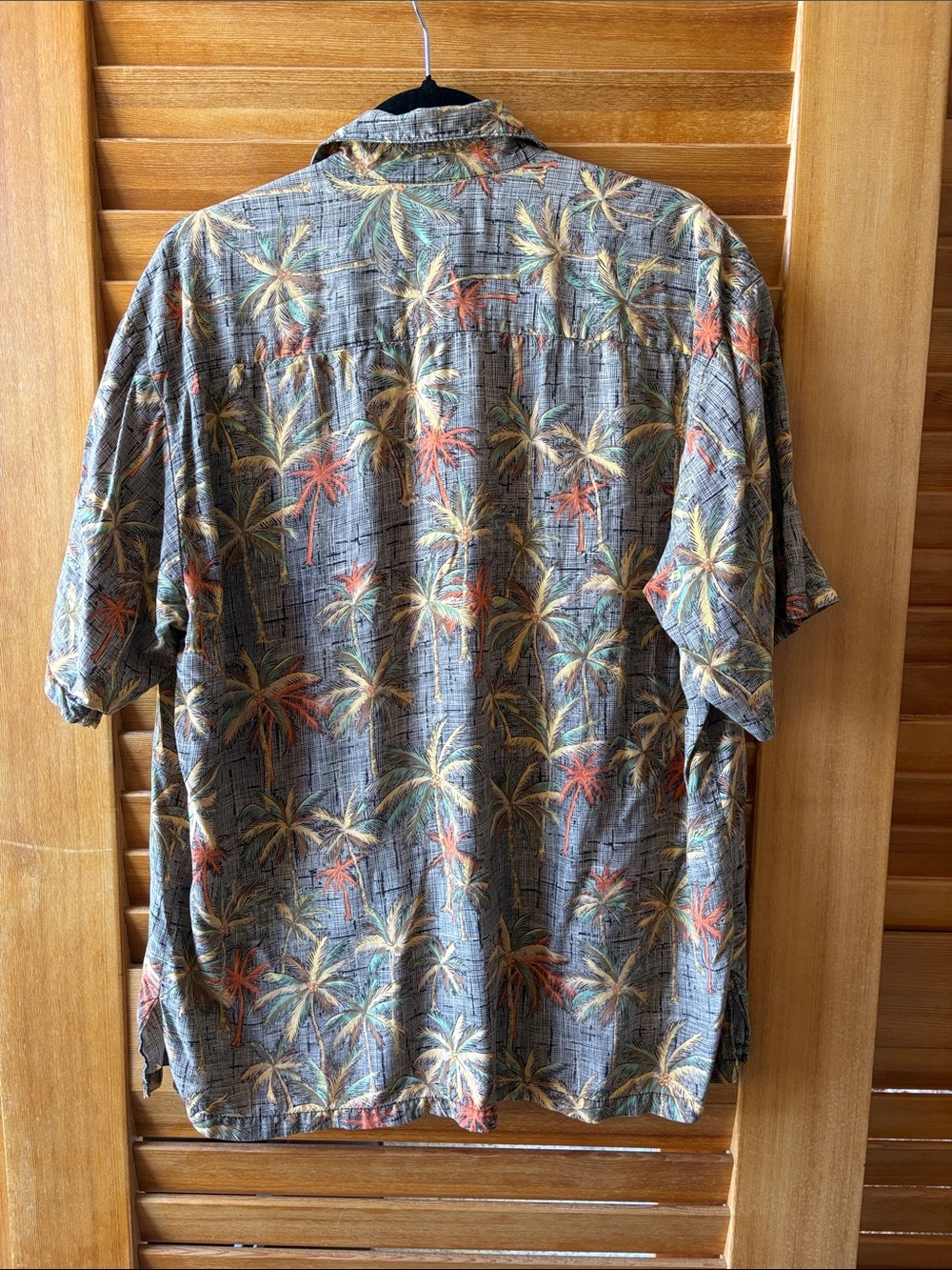 Vintage Tori Richard Gray Palm Tree Print Short-Sleeve Hawaiian Aloha Shirt - Picture 6 of 6